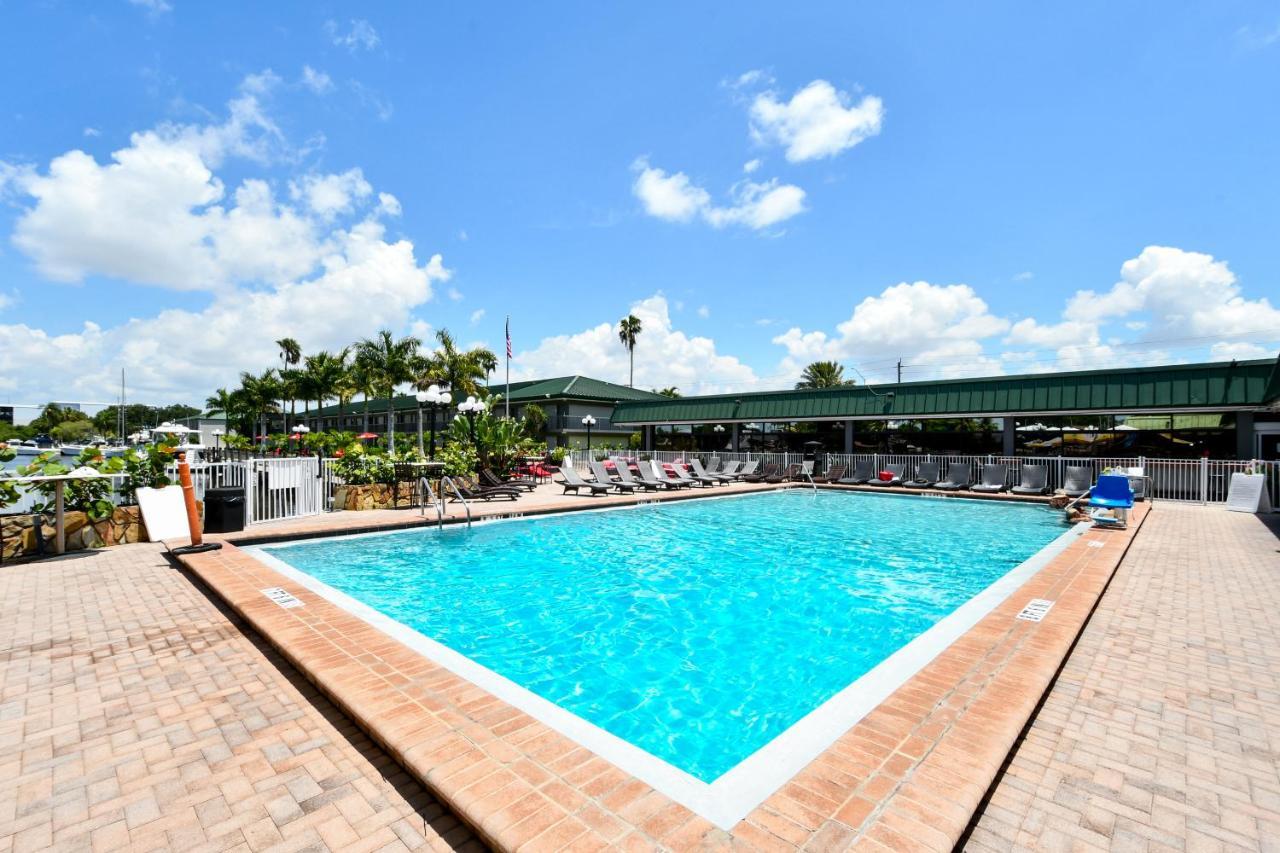 Remodeled, Huge Pool, Tiki Bar & Grill, Quiet Room Sarasota Exterior photo